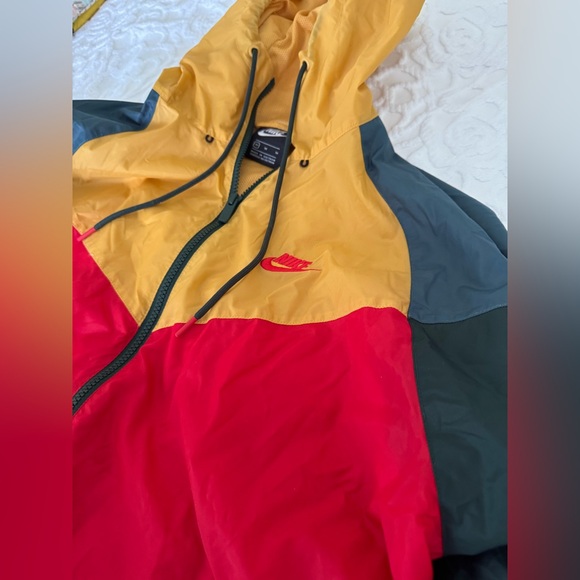 Men’s Nike Zip Up Windbreaker - Picture 3 of 8